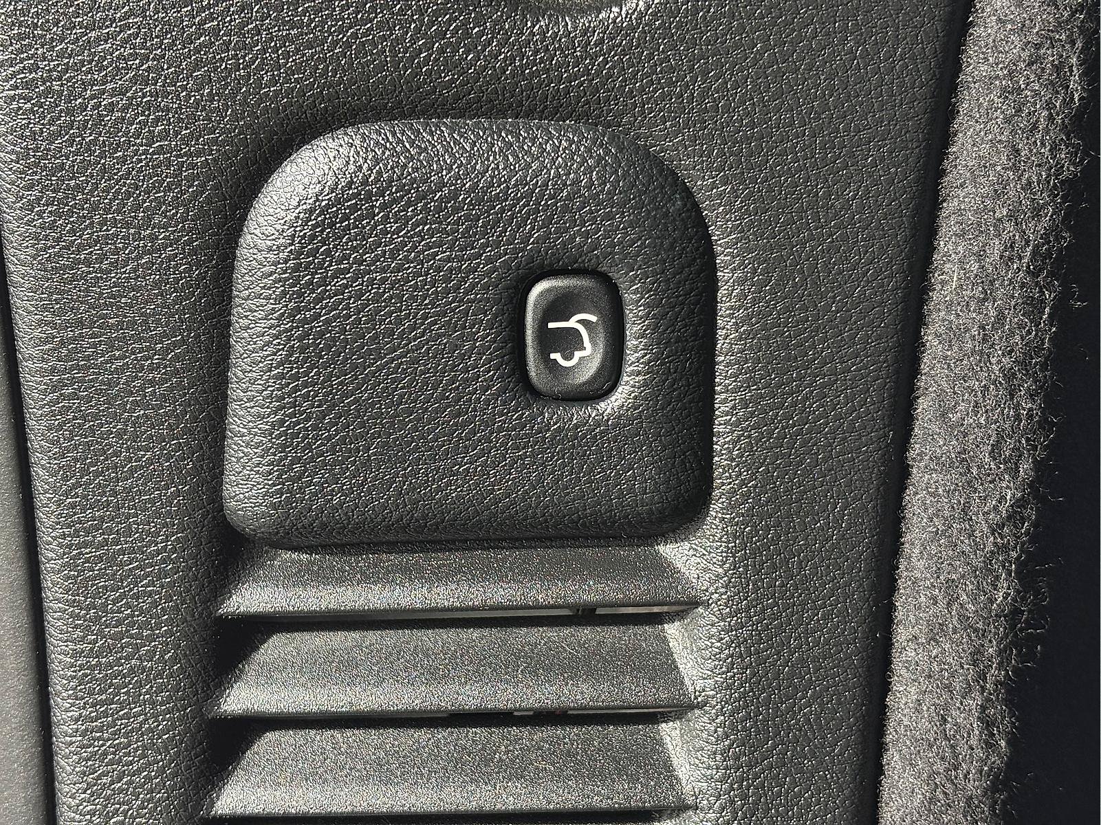 Used 2020 Dodge Durango R/T w/ Technology Group AWD/4WD image 7