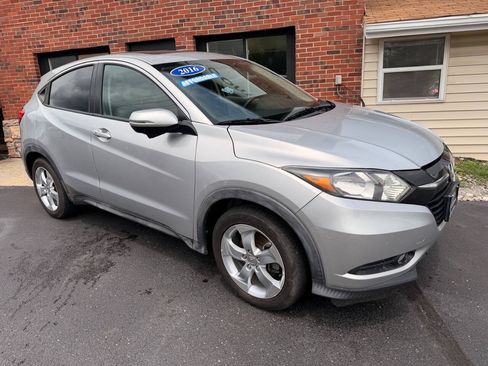 Used 2016 Honda HR-V EX image 2