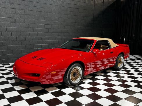 Used 1991 Pontiac Firebird Trans Am image 2