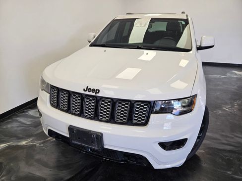 Used 2021 Jeep Grand Cherokee Altitude AWD/4WD image 4