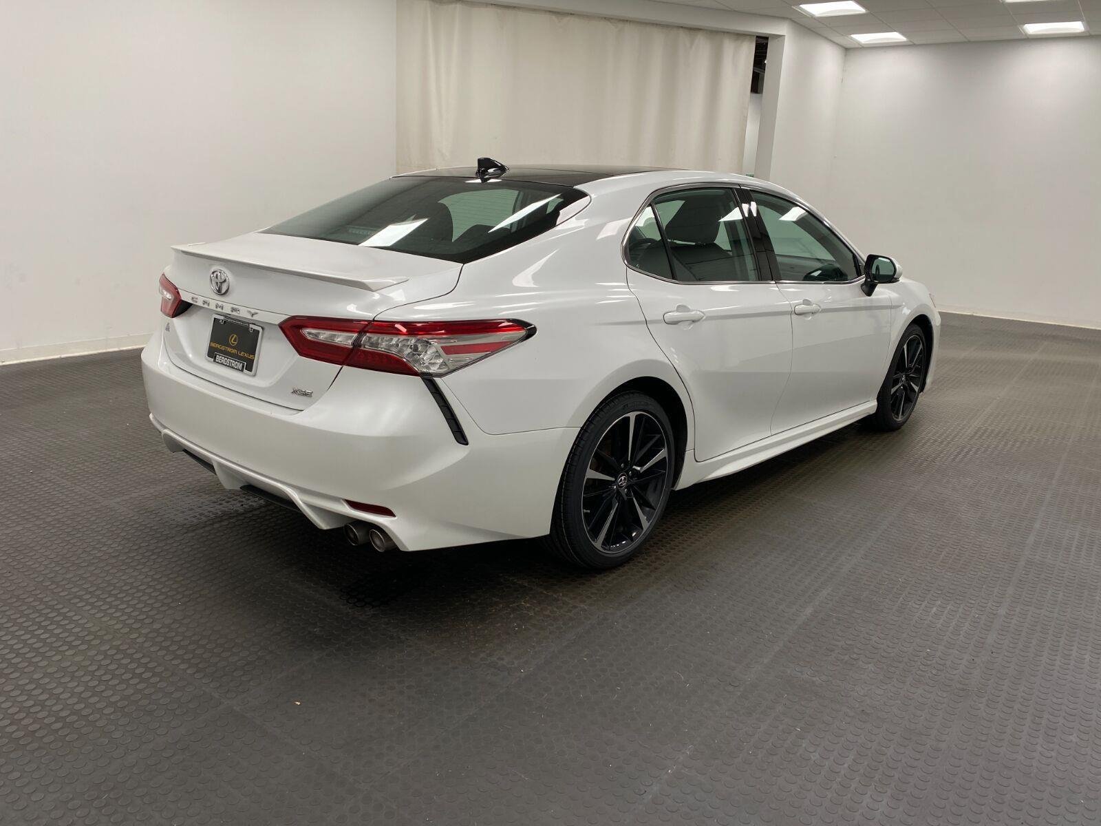Used 2019 Toyota Camry XSE FWD image 4