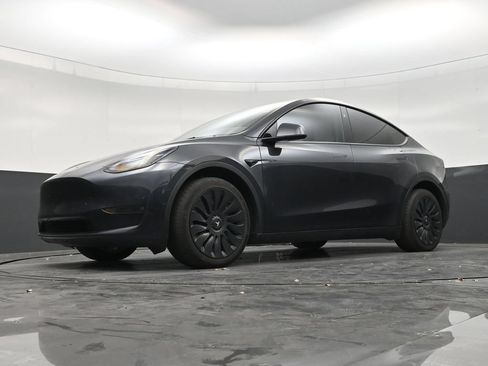 Used 2024 Tesla Model Y Long Range AWD/4WD image 19