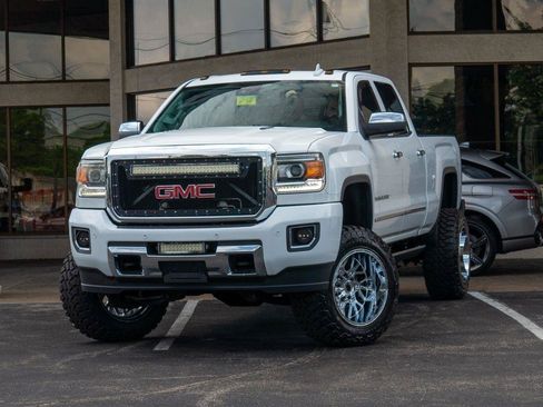 Used 2015 GMC Sierra 2500 Denali w/ Duramax Plus Package AWD/4WD image 6