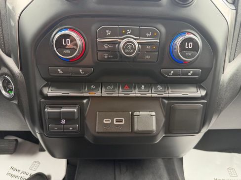 Used 2021 Chevrolet Silverado 1500 LT AWD/4WD image 17