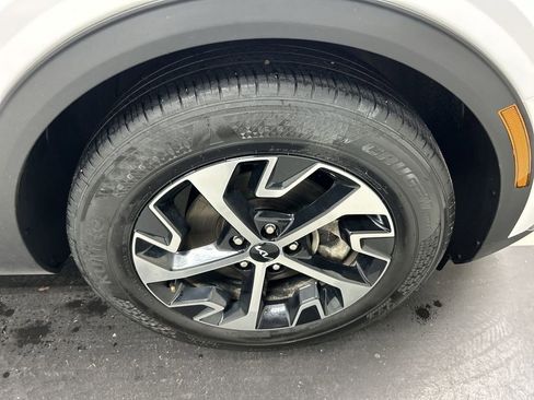 Used 2025 Kia Sportage EX image 8