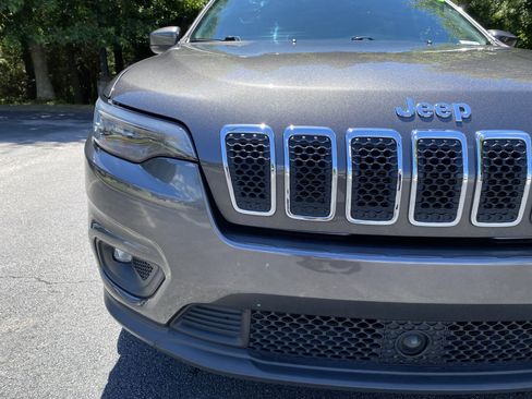 Used 2021 Jeep Cherokee Latitude Plus w/ Sun & Sound Group FWD image 14