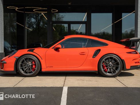 Used 2016 Porsche 911 GT3 RS w/ Painted Interior Package RWD image 7
