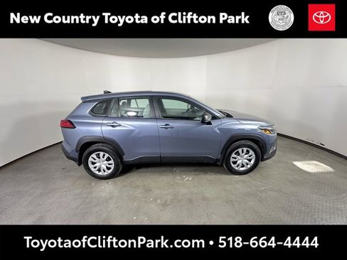 Used 2023 Toyota Corolla Cross L image 2