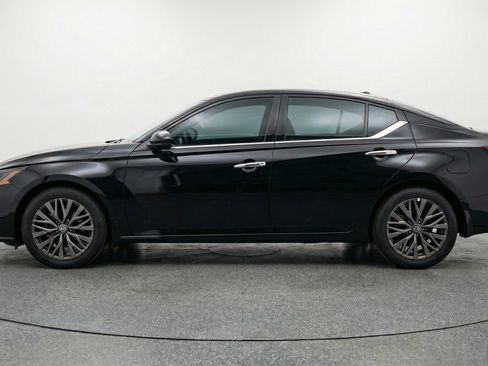 Used 2025 Nissan Altima 2.5 SV image 5