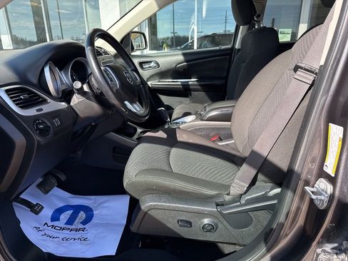 Used 2020 Dodge Journey SE w/ SE Popular Equipment Group image 9