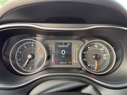 Used 2020 Jeep Cherokee Latitude Plus FWD image 16