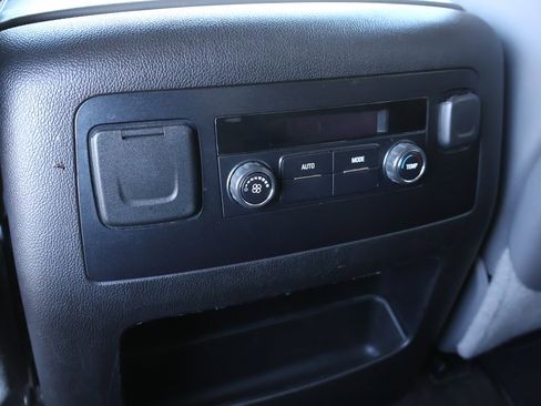 Used 2015 Chevrolet Suburban LT image 24