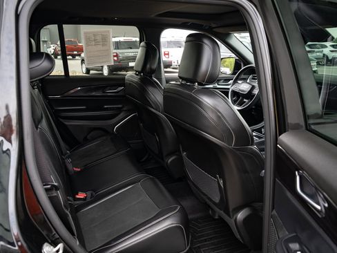 Used 2022 Jeep Grand Cherokee Altitude AWD/4WD image 20