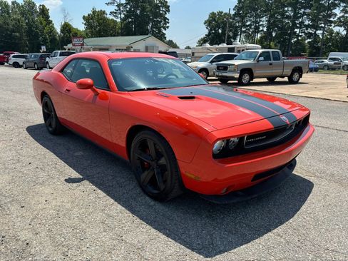 Used 2009 Dodge Challenger SRT8 w/ SRT Option Group II RWD image 7