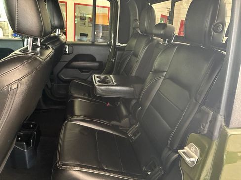 Used 2021 Jeep Gladiator Overland w/ Popular Equipment Package AWD/4WD image 13