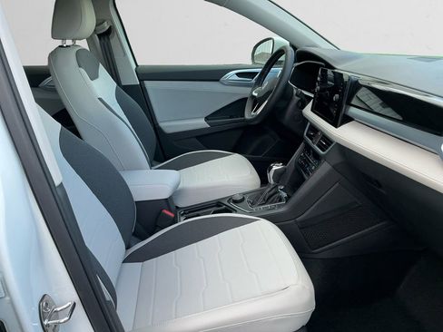 New 2025 Volkswagen Taos SE image 15