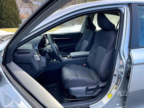 Used 2025 Toyota Camry LE image 10