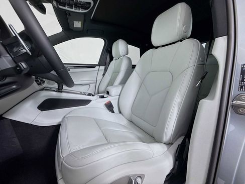 Certified 2026 Porsche Macan AWD/4WD image 5