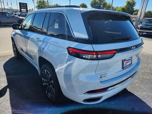 New 2025 Jeep Grand Cherokee Overland w/ Luxury Tech Group IV AWD/4WD image 3
