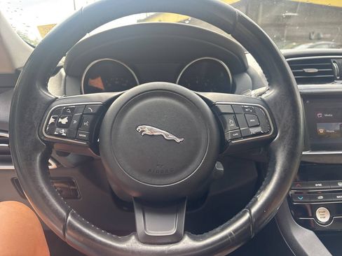 Used 2017 Jaguar F-PACE Premium AWD/4WD image 11