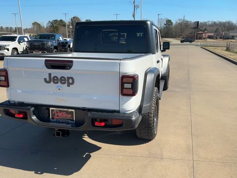Used 2024 Jeep Gladiator Rubicon AWD/4WD image 8