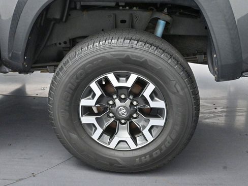 Used 2020 Toyota Tacoma TRD Off-Road w/ Technology Package AWD/4WD image 33