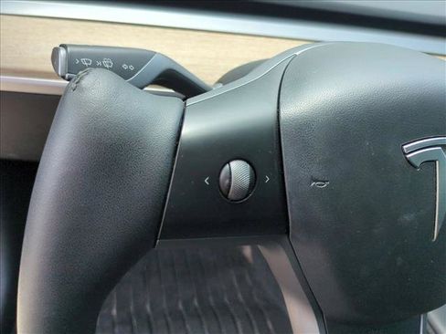 Used 2022 Tesla Model 3 Standard Range RWD image 13