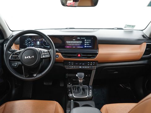 Used 2024 Kia Seltos EX AWD/4WD image 15