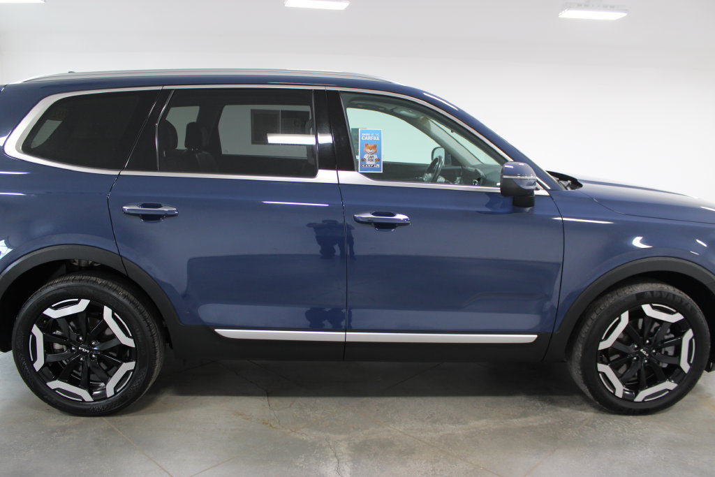 Used 2025 Kia Telluride S FWD image 11
