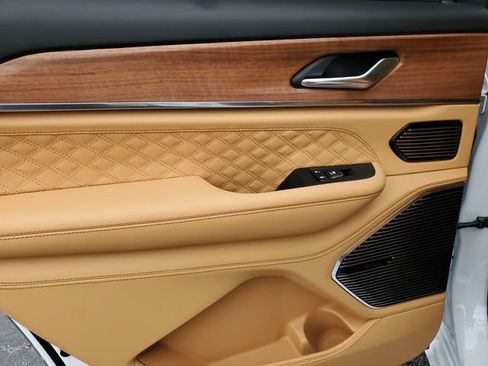 New 2025 Jeep Grand Cherokee L Summit image 17