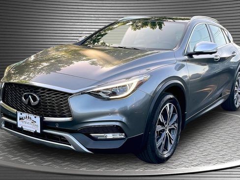 Used 2018 INFINITI QX30 Premium w/ Technology Package AWD/4WD image 3