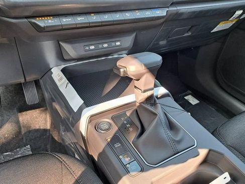 New 2027 Kia Seltos LX FWD image 11