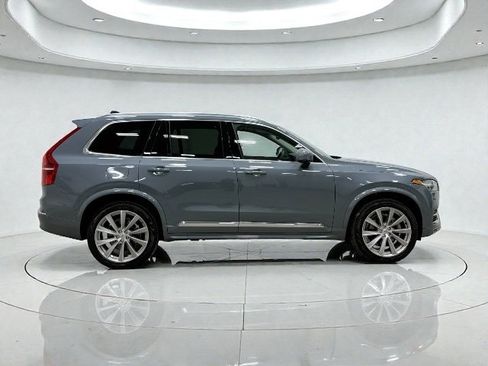 Used 2023 Volvo XC90 B6 Plus image 47