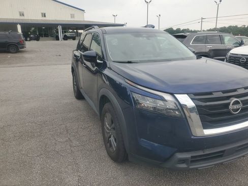 Used 2023 Nissan Pathfinder SV AWD/4WD image 4