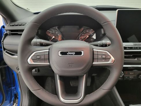 Used 2026 Jeep Compass Latitude image 2