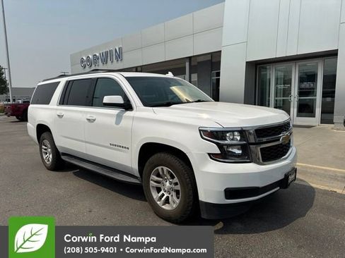 Used 2017 Chevrolet Suburban LS RWD image 1