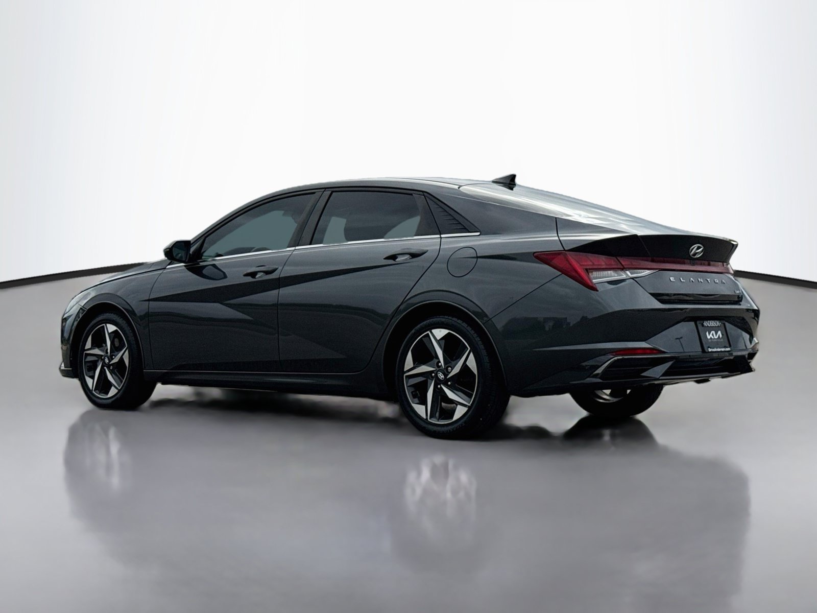 Used 2021 Hyundai Elantra Limited w/ Cargo Package FWD image 5