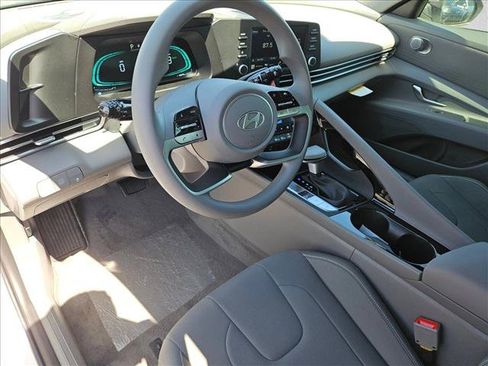 New 2026 Hyundai Elantra Hybrid FWD image 3