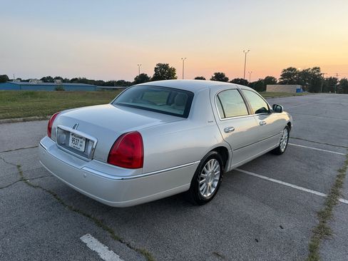 Used 2004 Lincoln Town Car Ultimate image 6