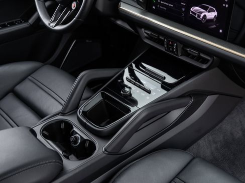 Certified 2024 Porsche Cayenne Turbo GT image 43