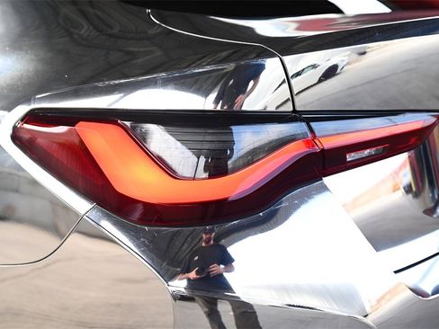 Used 2023 BMW i4 eDrive35 w/ Premium Package image 9