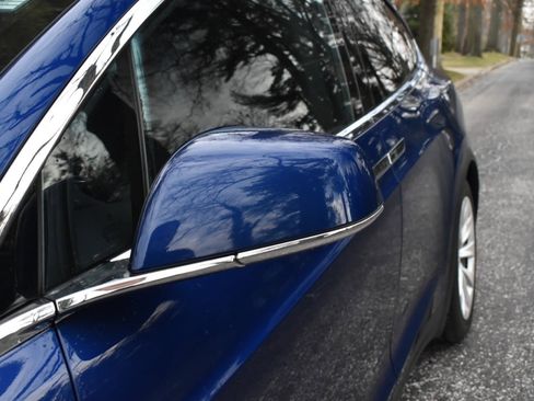 Used 2018 Tesla Model X 75D image 41