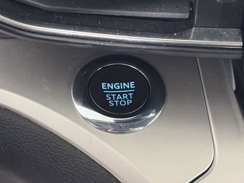 Used 2022 Ford Explorer XLT w/ Equipment Group 202A image 29