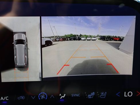 New 2025 Chevrolet Suburban Premier image 25