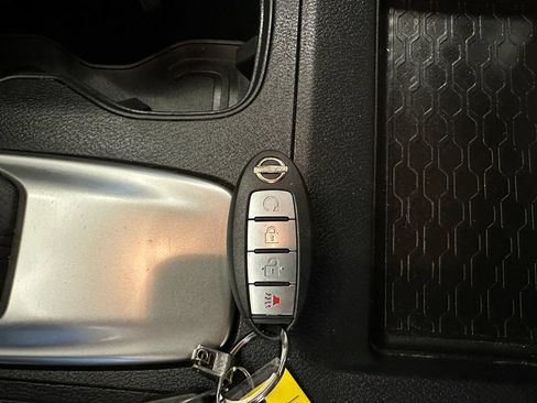 Used 2022 Nissan Frontier SV AWD/4WD image 17