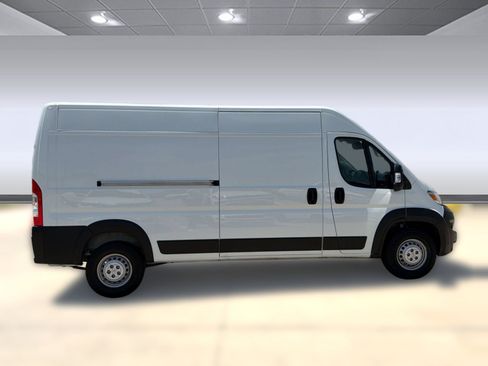 Used 2025 RAM ProMaster 2500 w/ Convenience Group FWD image 8