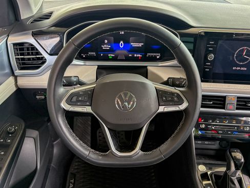 Used 2025 Volkswagen Taos SE w/ Panoramic Sunroof Package AWD/4WD image 32