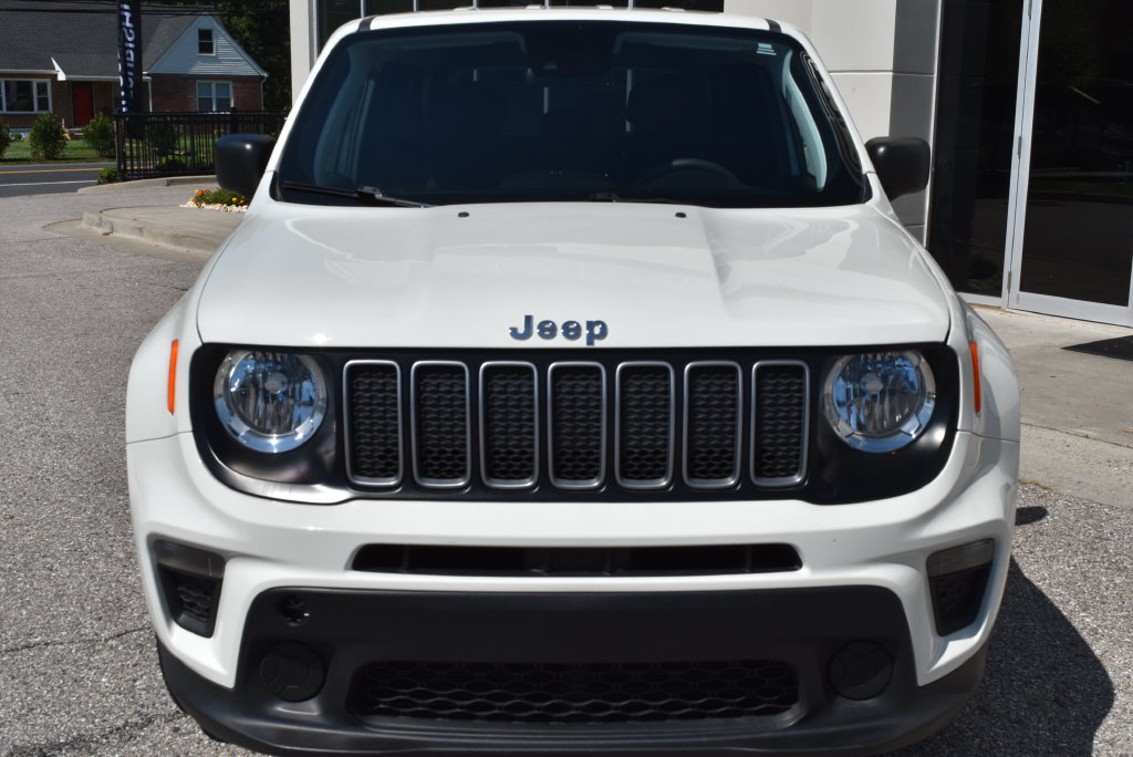 Used 2023 Jeep Renegade Latitude AWD/4WD image 3
