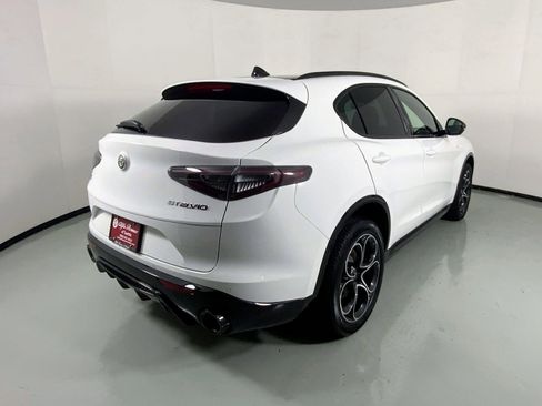 New 2025 Alfa Romeo Stelvio Sprint image 2