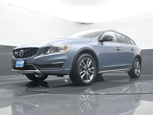 Used 2018 Volvo V60 T5 Cross Country w/ Convenience Package image 8